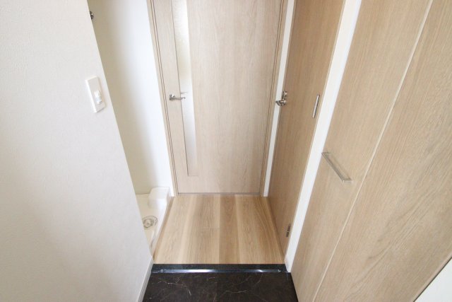 玄関　※別号室の参考写真、現況優先※