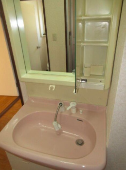 洗面設備　使いやすい洗面所です