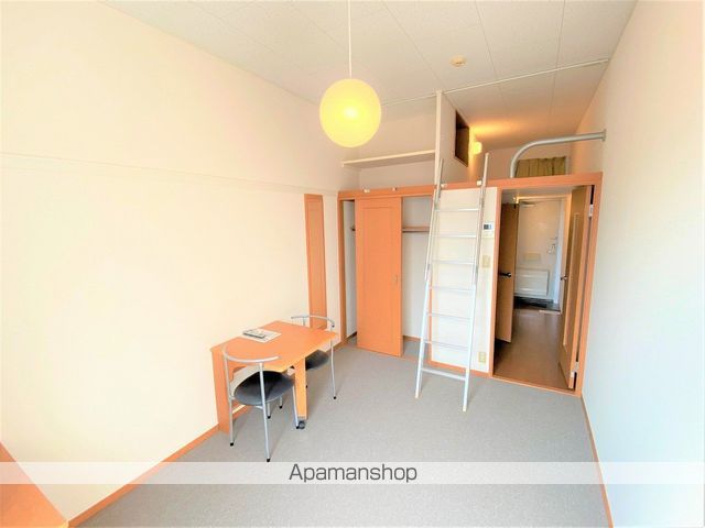 レオパレスエムの居間写真