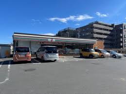 コンビニ　セブンイレブン川口戸塚3丁目店（コンビニ）まで261m