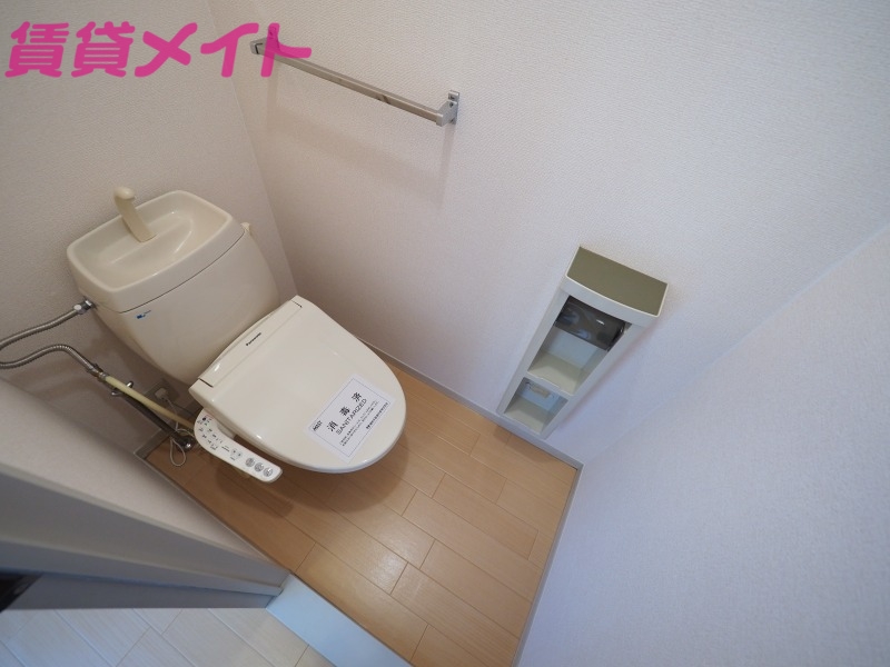 トイレ　同物件別部屋写真