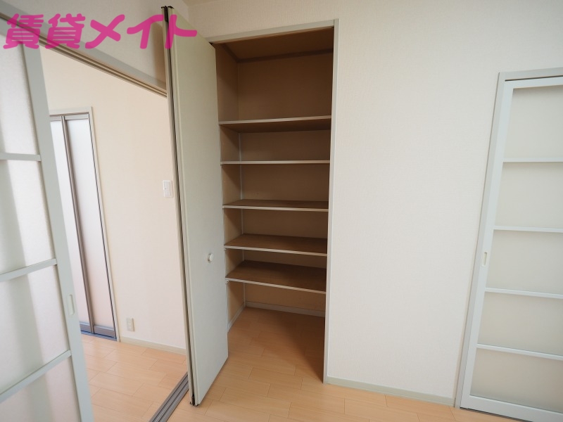 収納　同物件別部屋写真