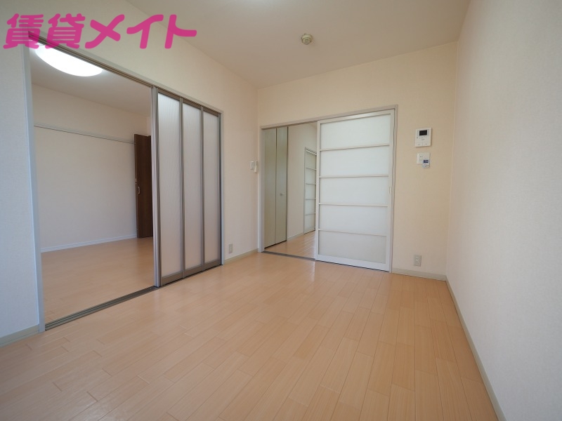 居室・リビング　同物件別部屋写真