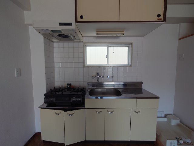キッチン　同物件別号室のものです。