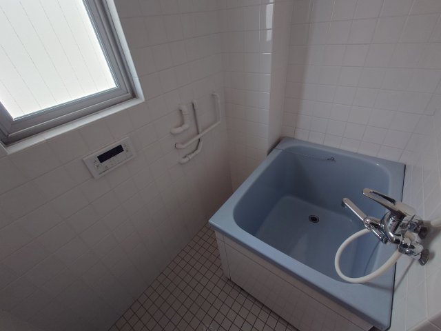 バス・シャワールーム　同物件別号室のものです。