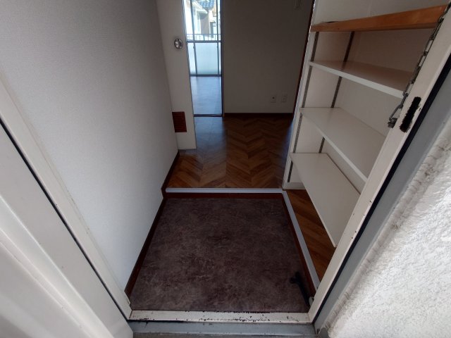 玄関　同物件別号室のものです。