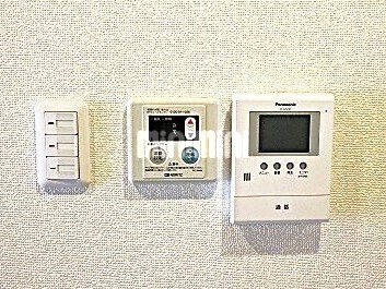 セキュリティ　インターホンと給湯スイッチです。