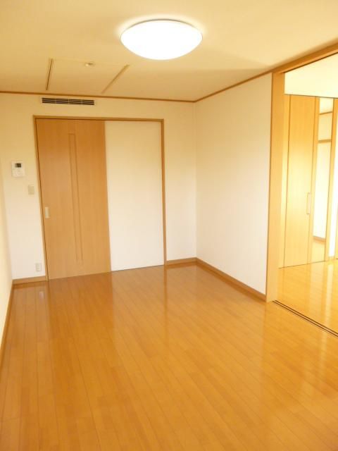 居室・リビング　☆明るい居間☆