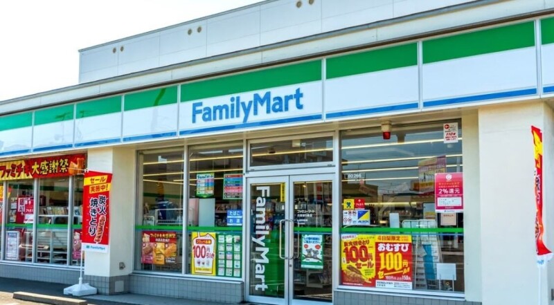 コンビニ　ファミリーマート月寒東5条店（コンビニ）まで212m