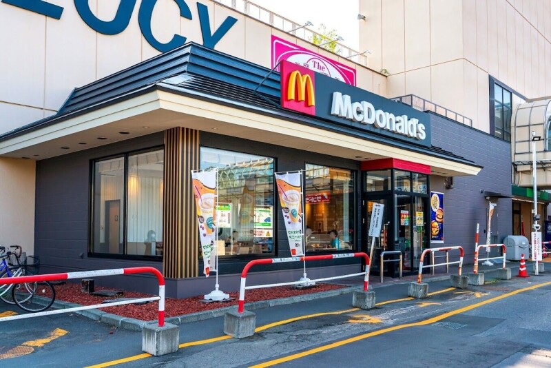 飲食店　マクドナルド白石ルーシー店（飲食店）まで574m