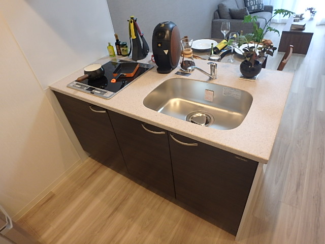 キッチン　モデルルームの為実際には家具家電は付きません