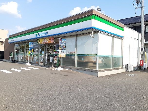 コンビニ　ファミリーマート小原田５丁目店（コンビニ）まで600m