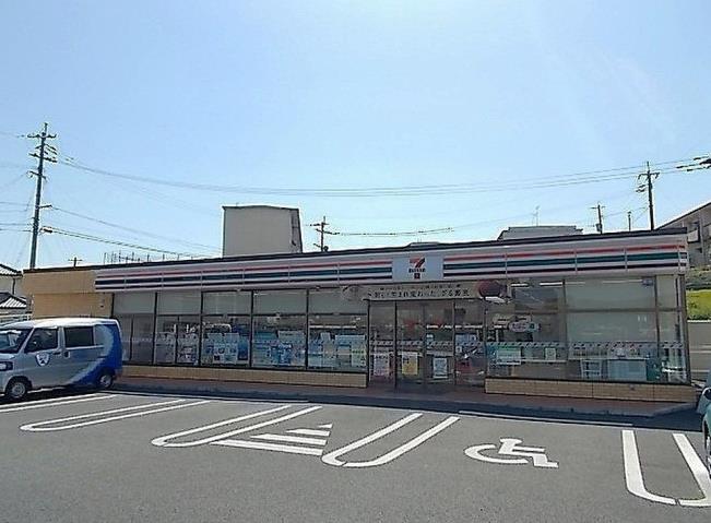 コンビニ　セブンイレブン　高平店（コンビニ）まで300m