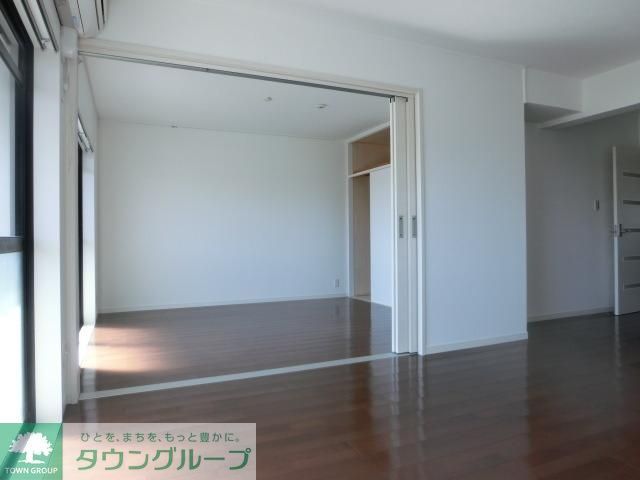 居室・リビング　どちらの部屋も日当たり良好