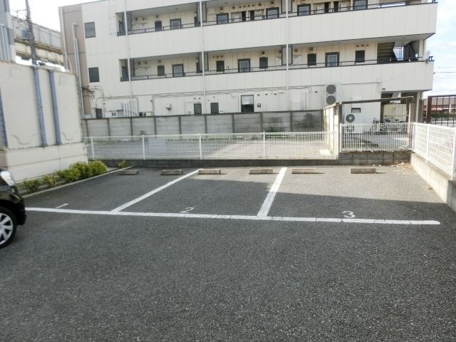 駐車場　敷地内の駐車場（要空き認）
