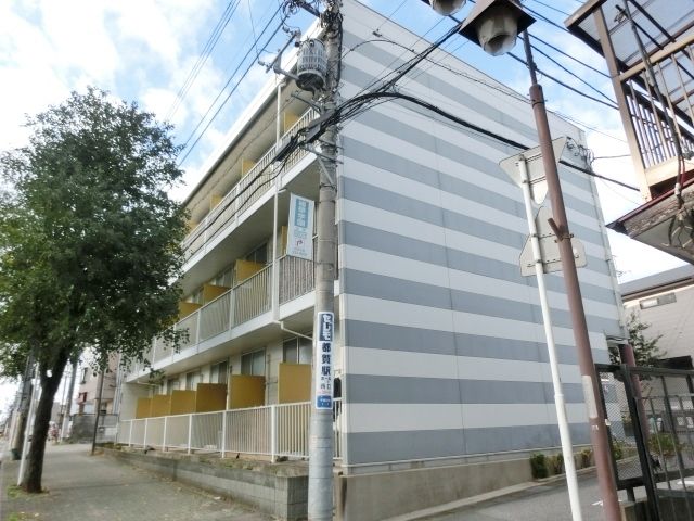 建物外観　2004年8月築。千城台駅徒歩3分の位置に立地