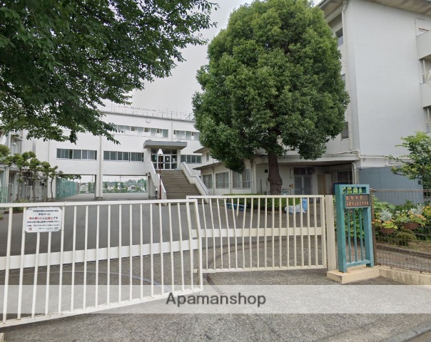 中学校　三鷹市立第五中学校（中学校）まで739m