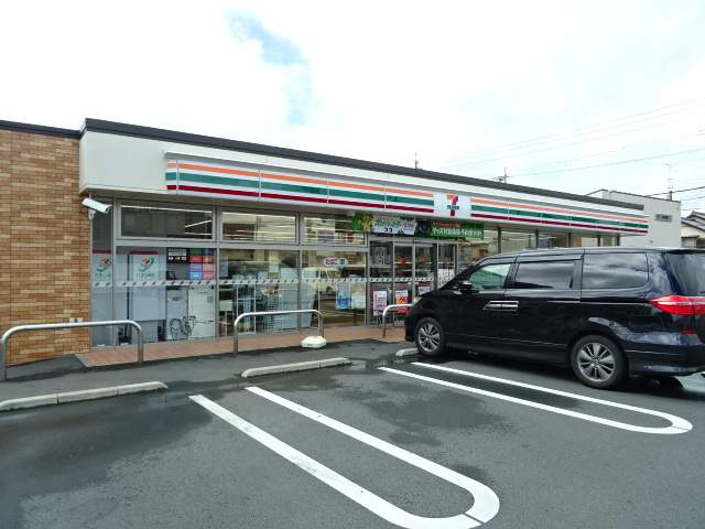 コンビニ　セブンイレブン（コンビニ）まで754m
