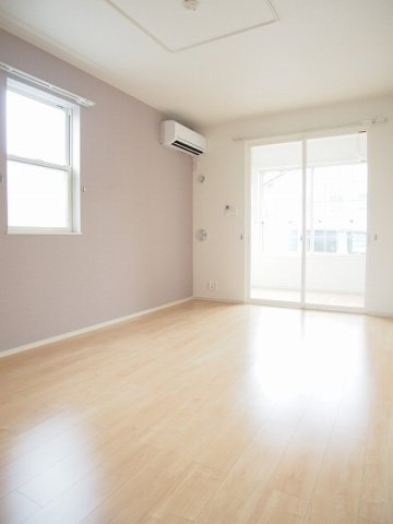 居室・リビング　ゆったり過ごせる居間です