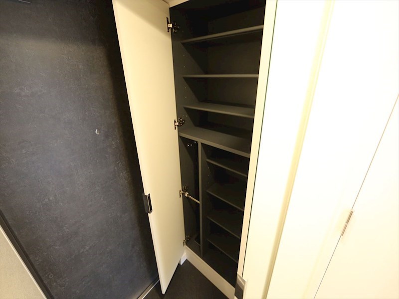 玄関　玄関　シューズボックス付（収納充実してます）