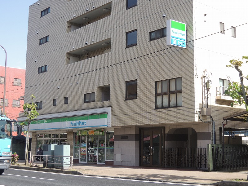 コンビニ　ファミリーマート（コンビニ）まで482m