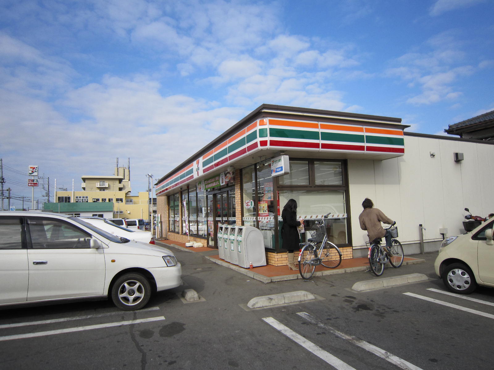 コンビニ　セブンイレブン牛久栄町2丁目店（コンビニ）まで267m