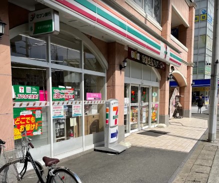 コンビニ　セブンイレブン 朝霞駅東口店（コンビニ）まで846m