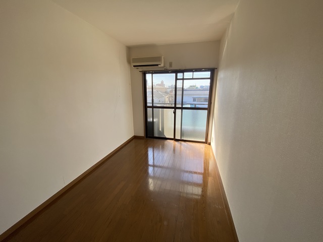 居室・リビング　日当たり良好。静かな環境です