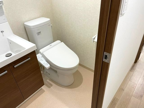 トイレ　温水洗浄便座付き♪
