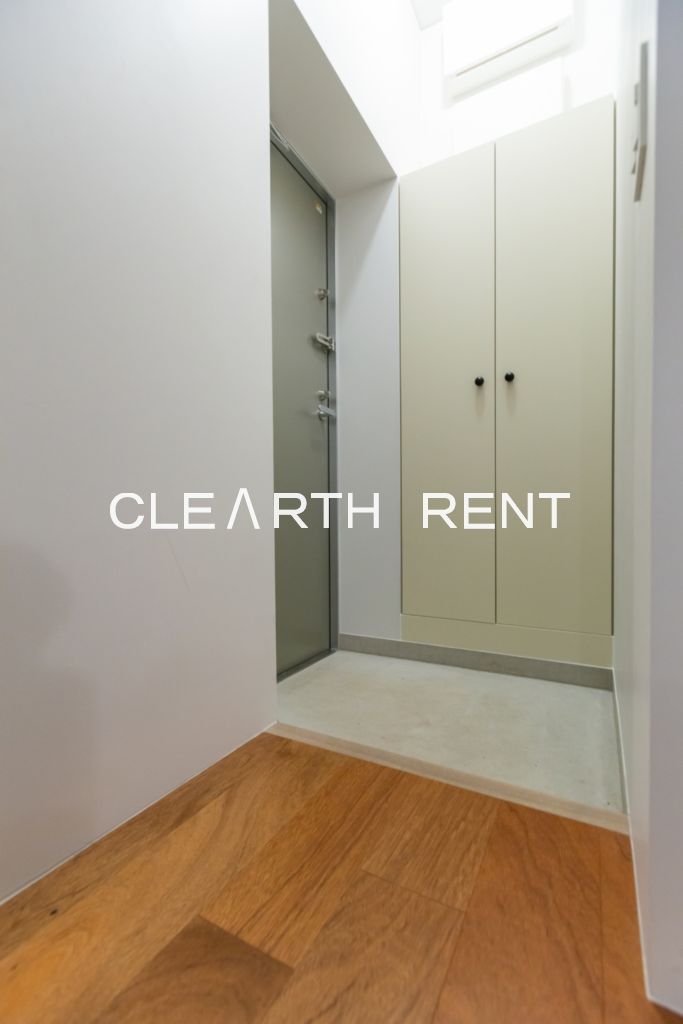 玄関　長屋住居で共用部を通らず、住居の中に入ることができます