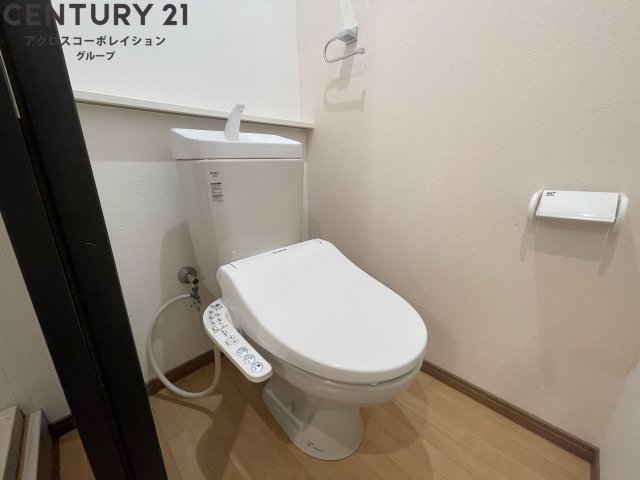トイレ　温水洗浄便座付き