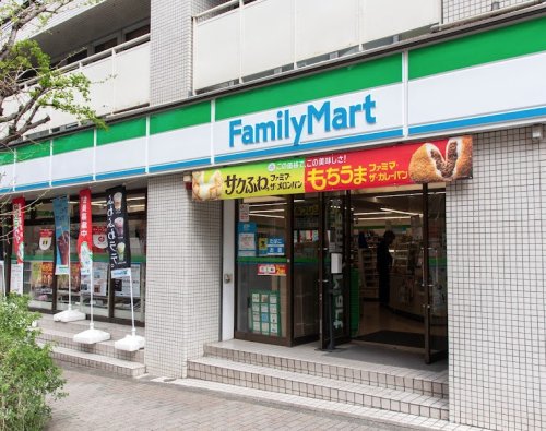 コンビニ　ファミリーマート 新宿天神町店（コンビニ）まで672m