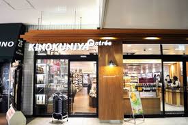 スーパー　KINOKUNIYA　entreeルミネザ・キッチン品川店（スーパー）まで528m
