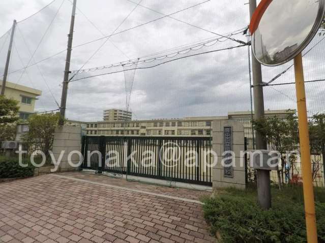 小学校　南桜塚小学校（小学校）まで2027m