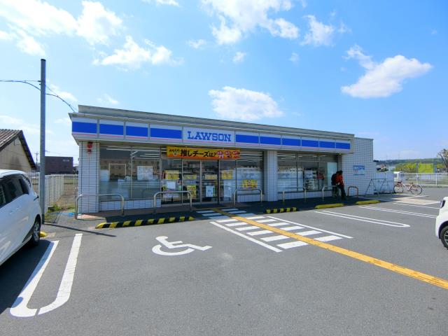 コンビニ　ローソン京田辺草内店（コンビニ）まで592m