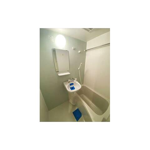 バス・シャワールーム　コンパクトで使いやすいお風呂です