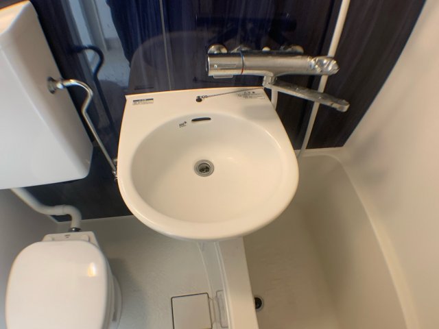 洗面設備　浴室内に洗面台付き！