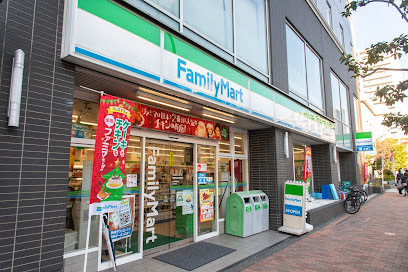 コンビニ　ファミリーマート清澄白河駅前店（コンビニ）まで387m