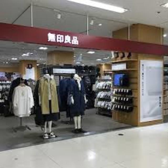 ショッピングセンター　無印良品高槻阪急店（ショッピングセンター）まで658m