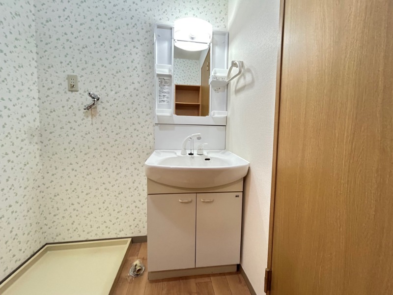 洗面設備　写真は現状を優先します。