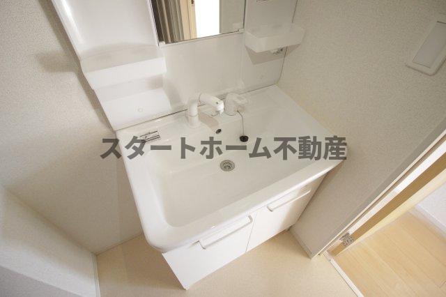 洗面設備　スペースが確保できる洗面所です