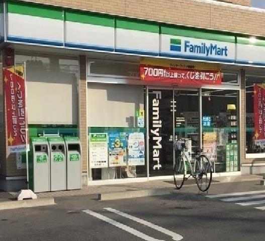 コンビニ　ファミリーマート（コンビニ）まで500m