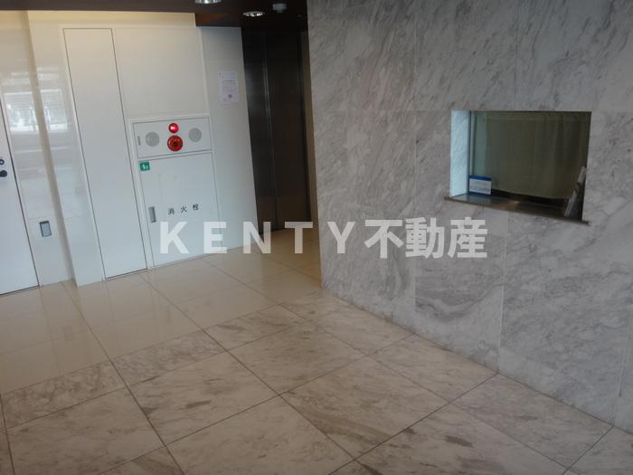 エントランス　落ち着いたエントランスです