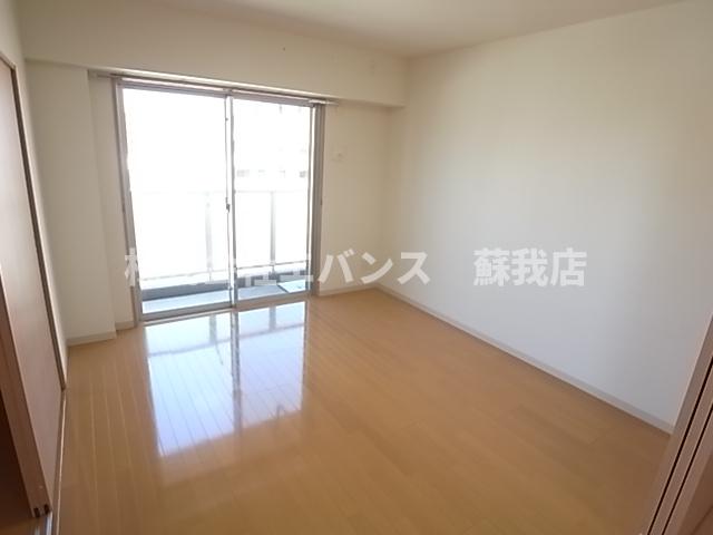 その他部屋・スペース　開放的な寝室です