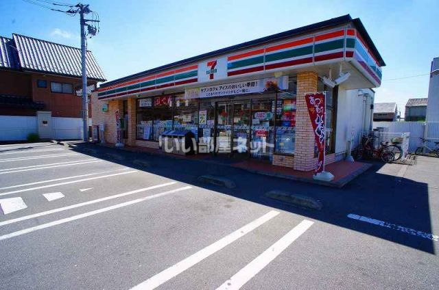 コンビニ　セブンイレブン（コンビニ）まで763m