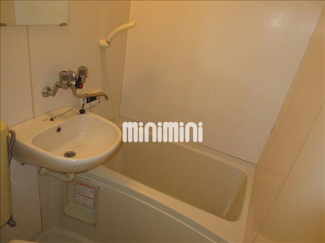 バス・シャワールーム　洗面付きの浴室です