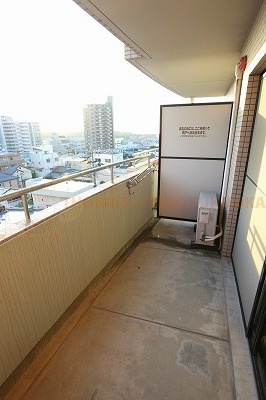バルコニー　奥行きも有り洗濯もしやすいです