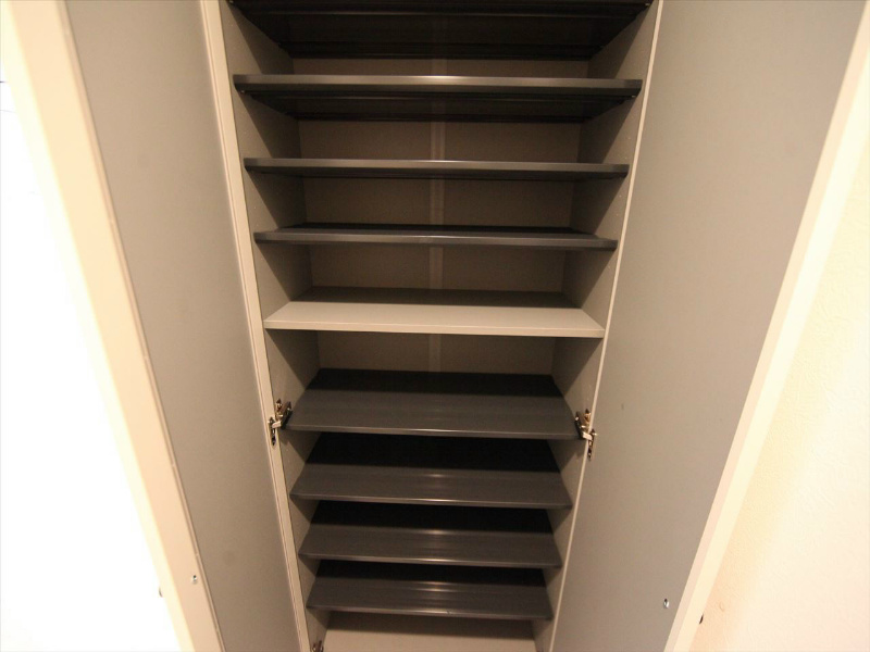 玄関　玄関　シューズボックス付（収納充実してます）