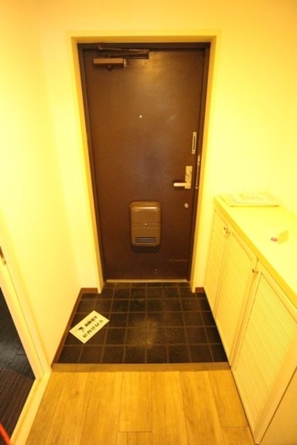 玄関　★黒のタイルがお洒落な玄関★