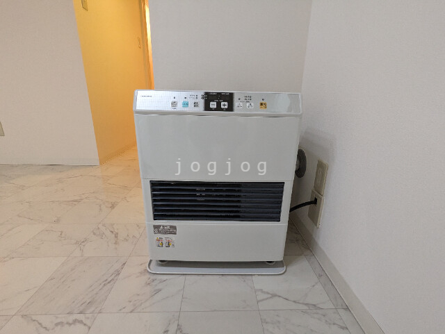 その他設備　灯油ＦＦ式ストーブ